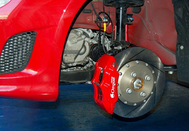 オイル交換から車検整備、板金、自動車保険まで